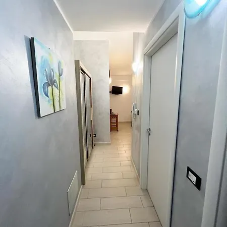 Apartment Center, Via Celestino Penna 6